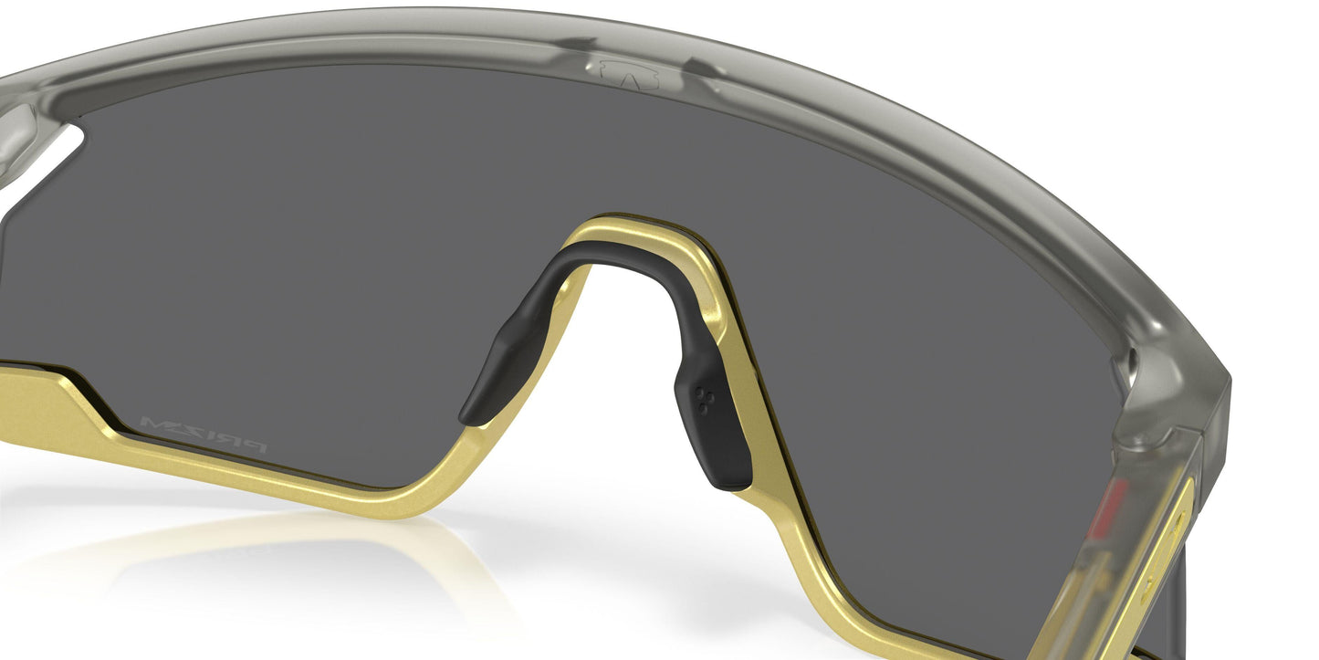 Oakley Bxtr Metal 9237 Sunglasses