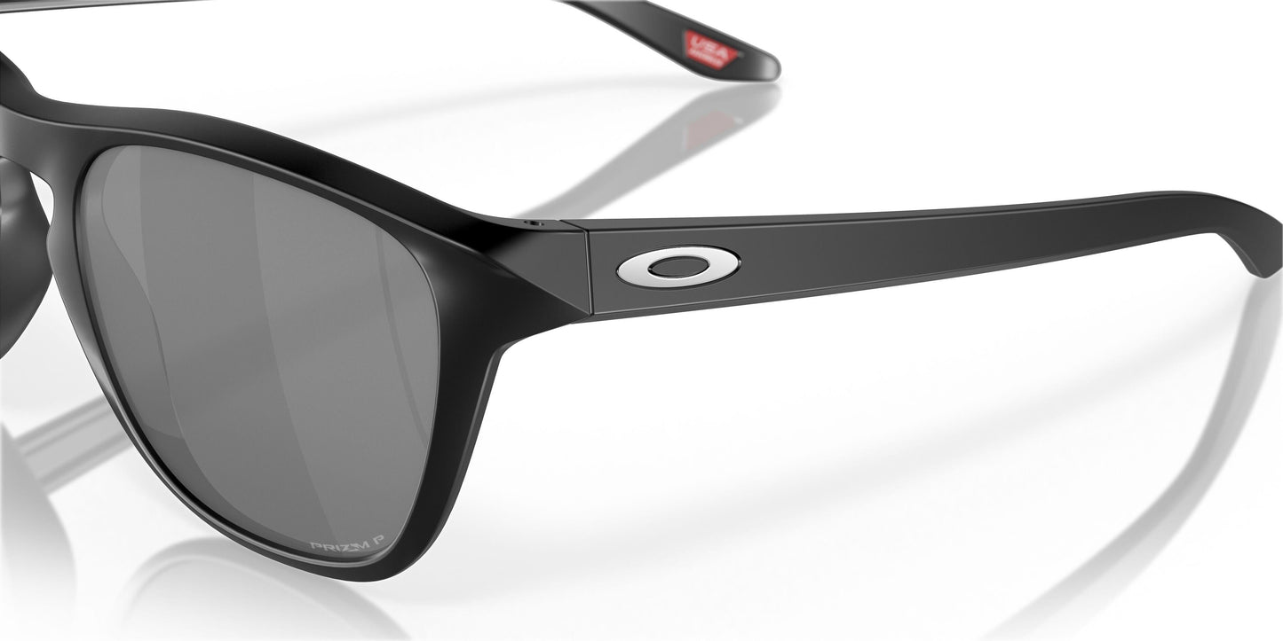 Oakley Manorburn 9479 Sunglasses