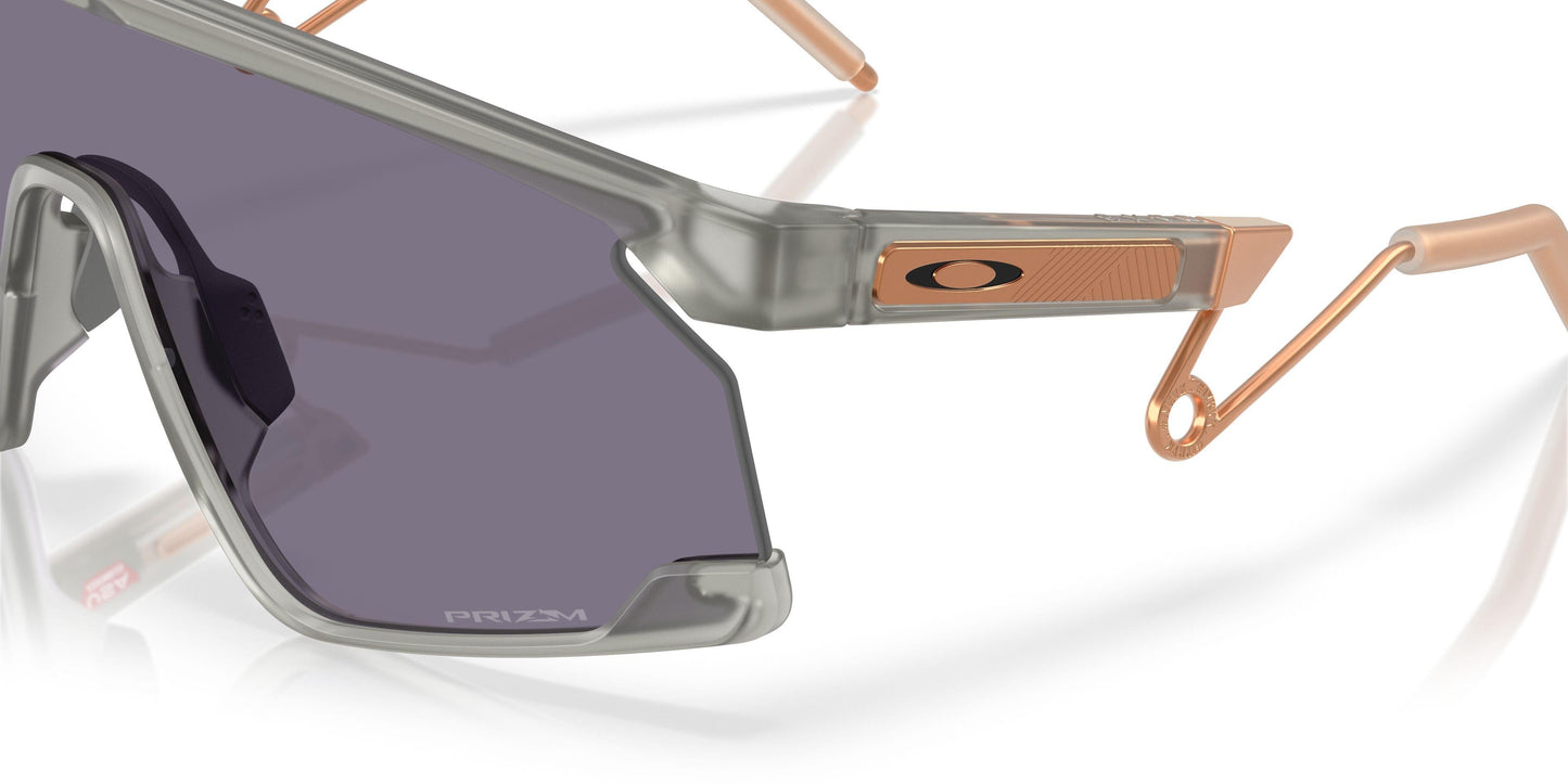 Oakley Bxtr Metal 9237 Sunglasses